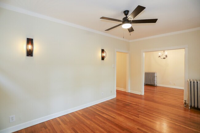 Foto del edificio - 5547 N Magnolia Ave