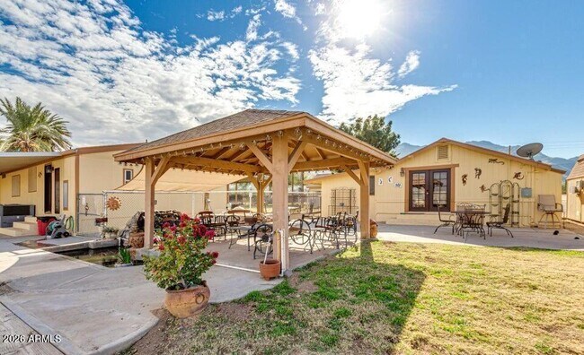 Foto del edificio - 3232 Carver Rd