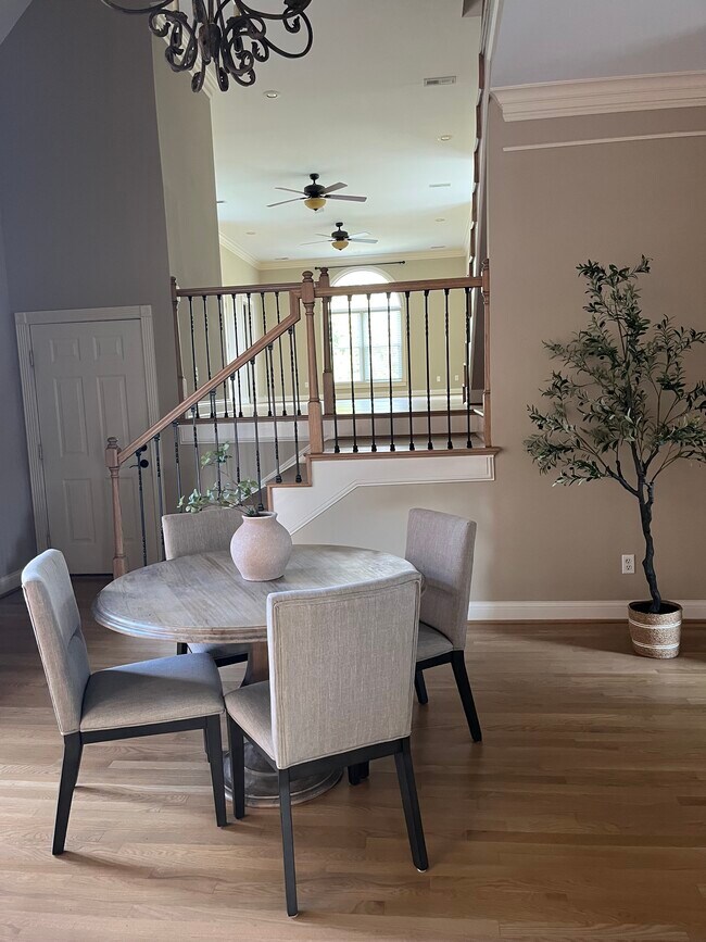 Foto del edificio - 5172 Remington Dr