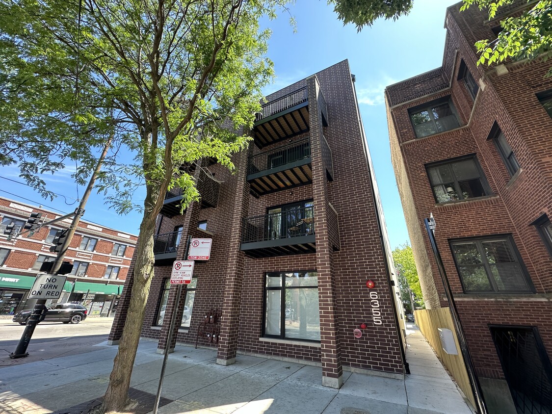 Primary Photo - 6355 N Glenwood Ave