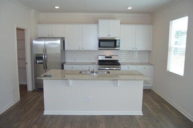 Foto del edificio - Available Now! Move in Ready!