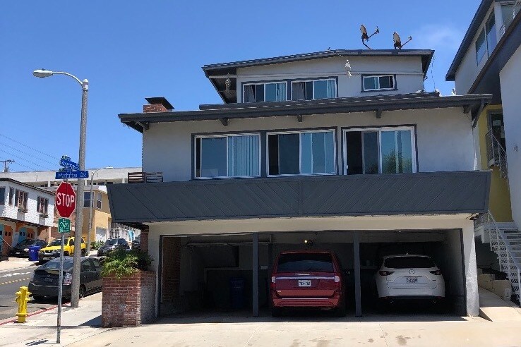 Building Photo - 200 Rosecrans Ave