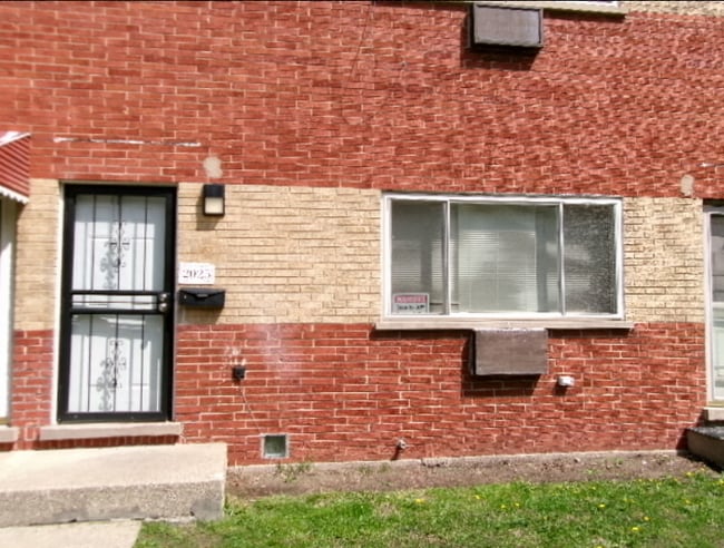 Building Photo - 2025 171st St