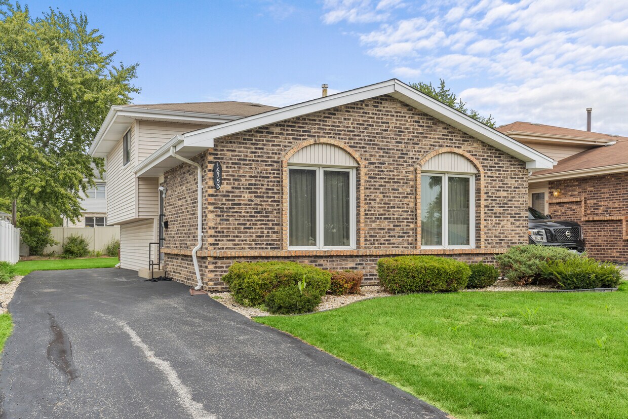 Foto principal - 16753 Highview Ave