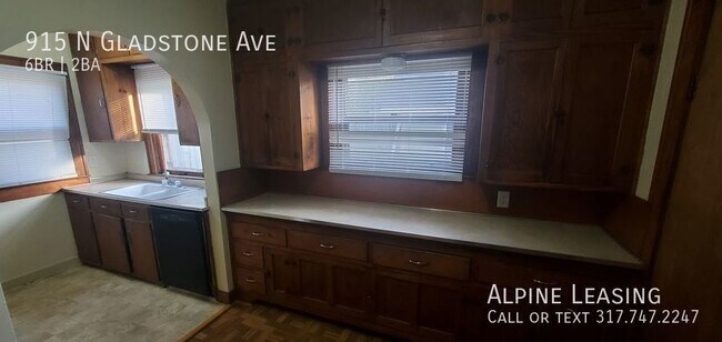 Foto del edificio - Near East 6BR/2BA House w/Garage & Central...