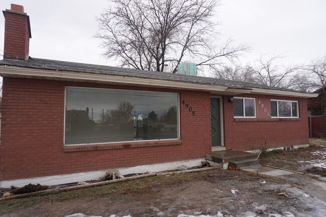 Remodeled 5 Bedroom 2 Bath West Valley Home - Remodeled 5 Bedroom 2 Bath West Valley Home