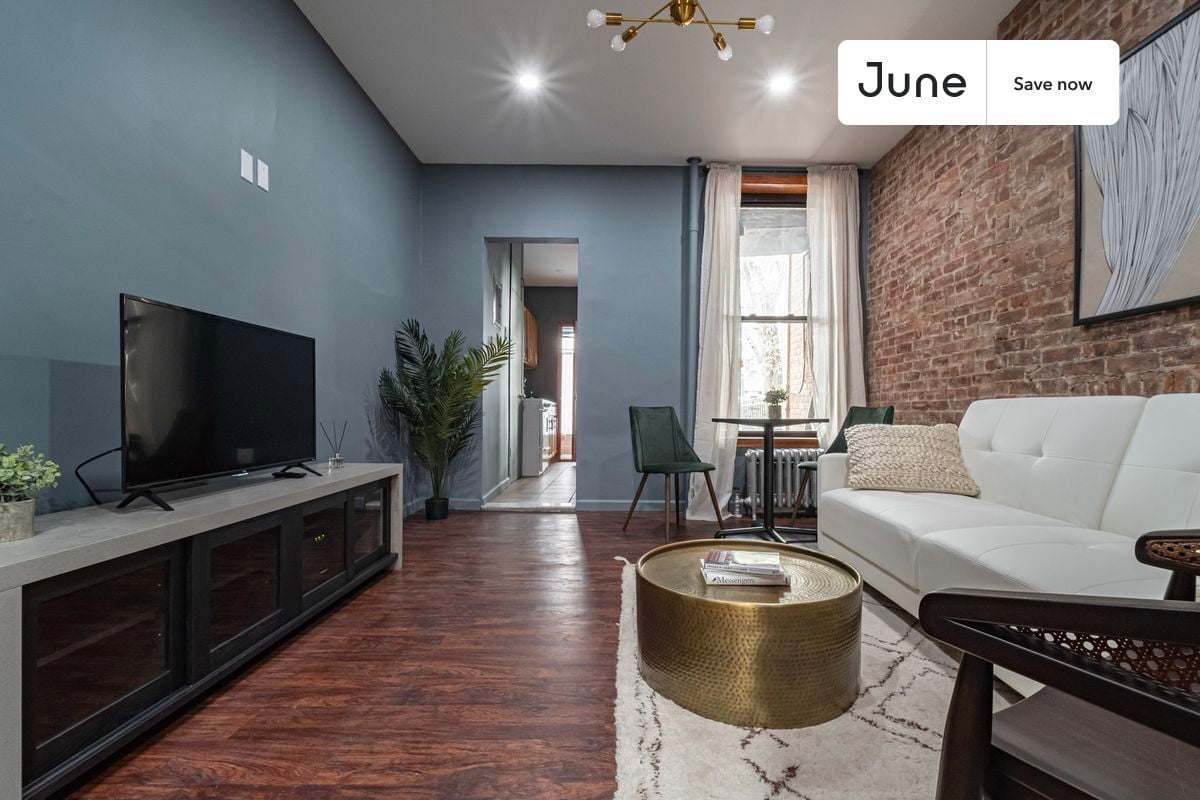 Photo - 225 East 83rd Street