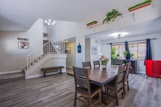 Building Photo - 2342 Viewcrest Rd