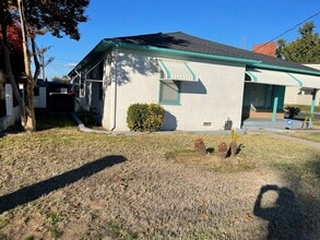 Building Photo - 195 E Canal Dr