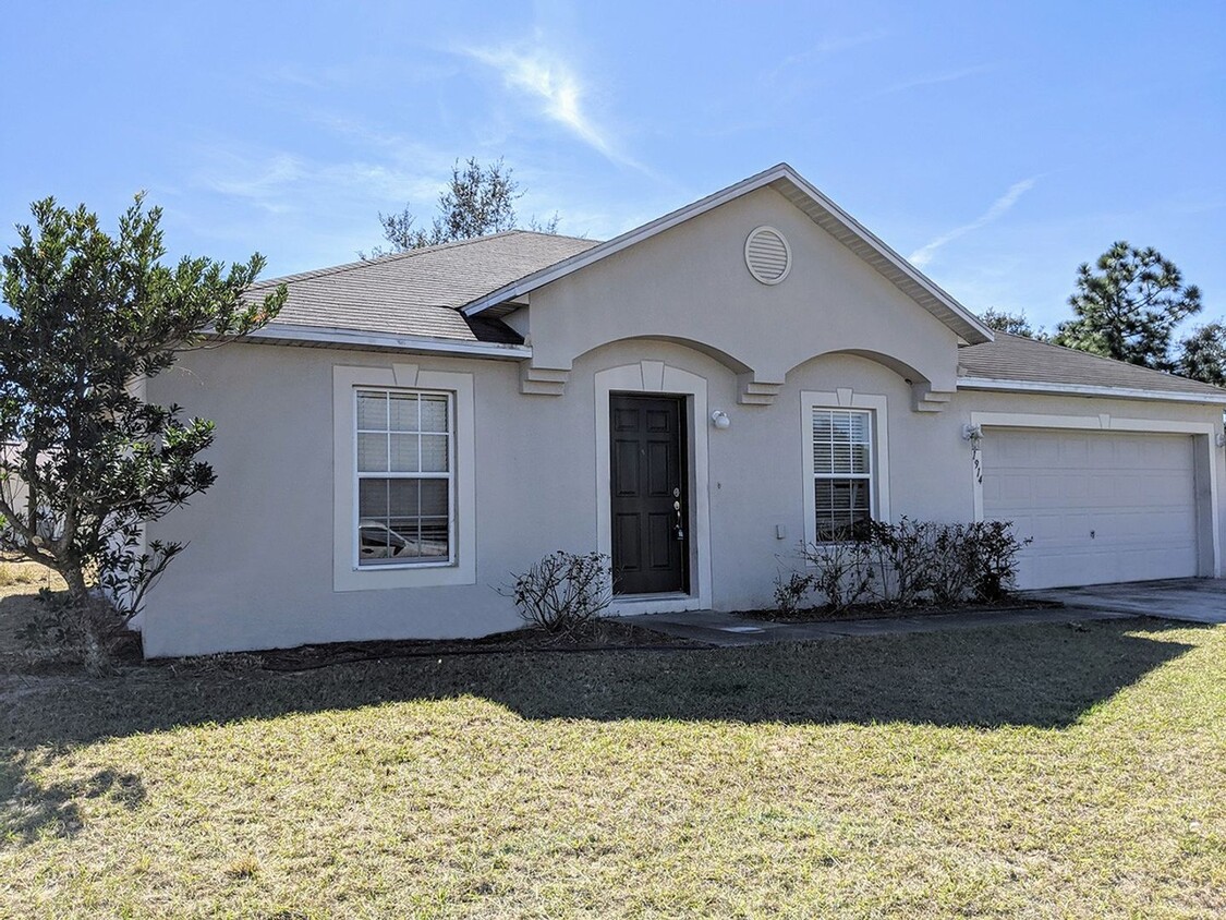 Primary Photo - Lovely Family Home - 3/2 getting ready for...