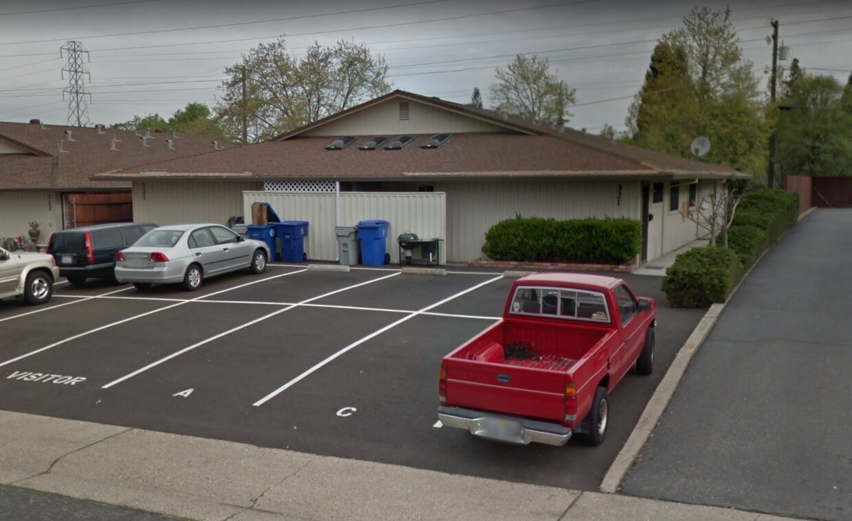 Building Photo - 321 Montrose Dr