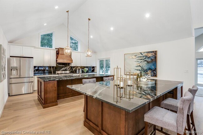 Building Photo - 614 Island Dr