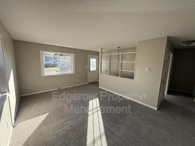 Building Photo - 3543 Wedgewood Dr SW