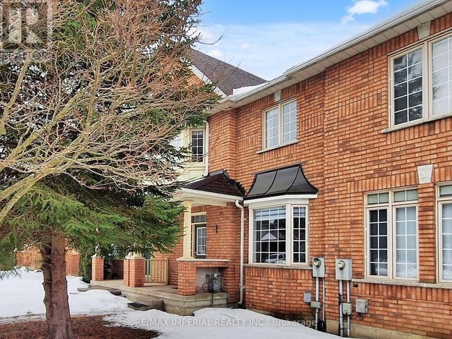 Photo du bâtiment - 30 Catalina Crescent