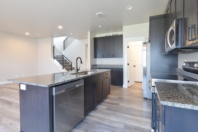 Building Photo - AMMON 3 BED 2 BATH TOWNHOME WITH 2 STALL G...