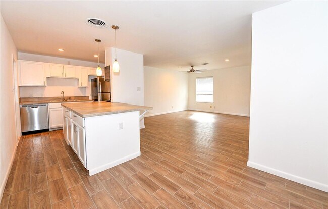 Foto del edificio - 7605 Carriage Dr