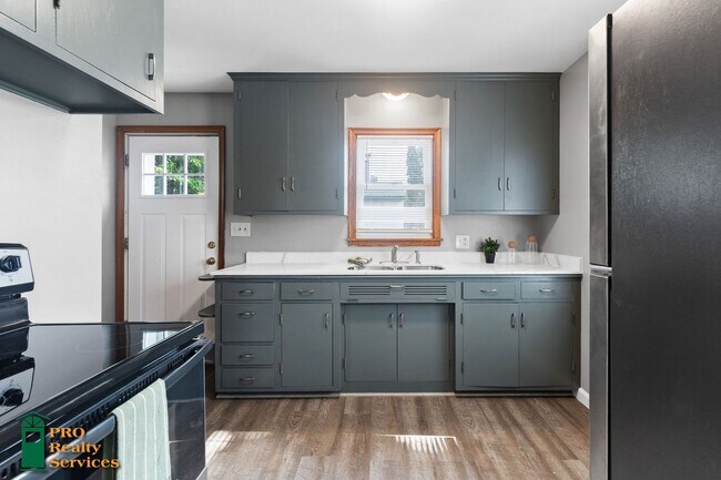 Foto del edificio - 2 Bedroom Home in Maplewood