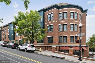 Building Photo - 2101 N Monroe St