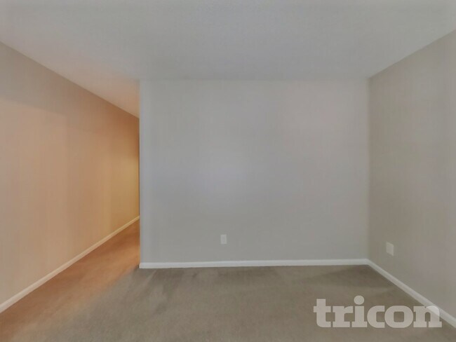 Building Photo - 7130 Sun Ct