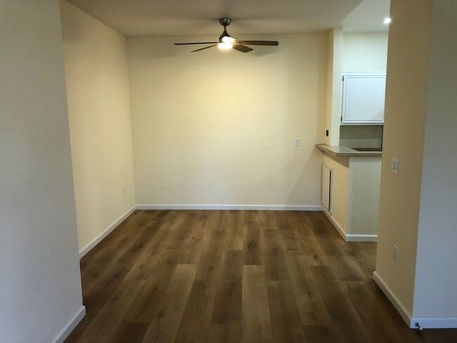 Foto del edificio - Cute and Cozy 1Br/1Ba Condo in Gated Commu...