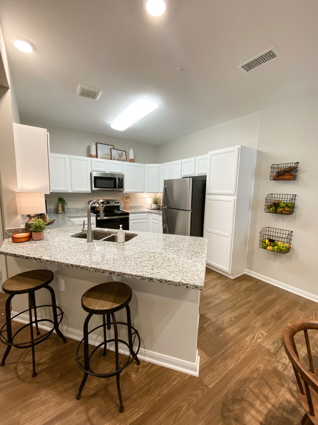 Foto principal - 3999 John Sharp Dr