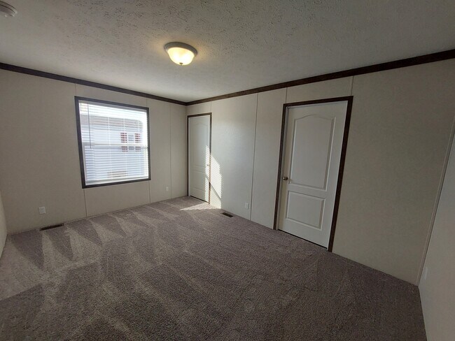 Building Photo - 3437 Bissell Rd