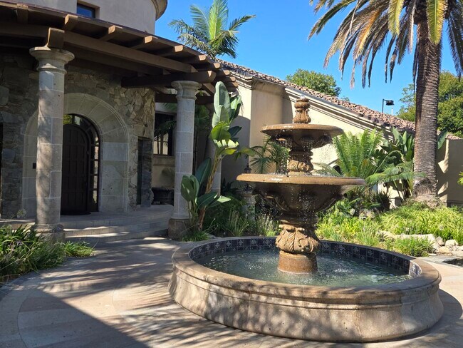 Building Photo - 14115 Biscayne Pl