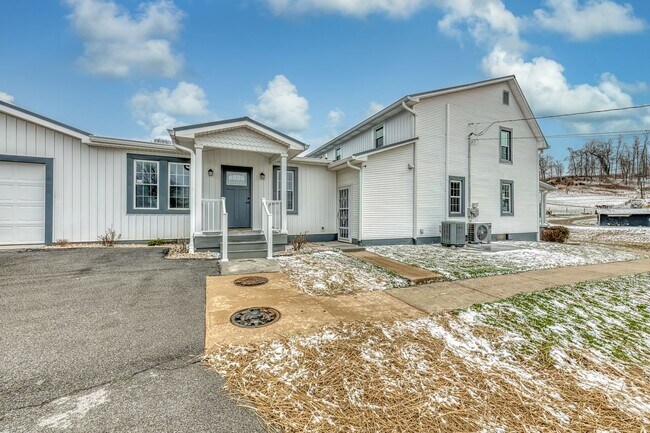 Foto del edificio - 5 Bedroom / 3.5 Bath Home Blountville, TN