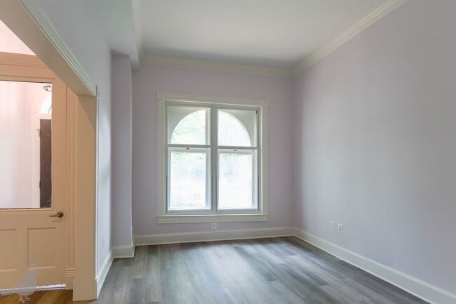 Building Photo - Renovated Townhouse Blocks from the Capitol!