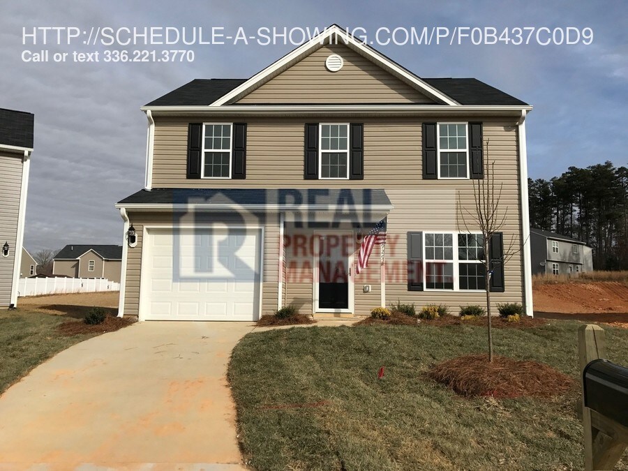 1929 Chapel Brook Way, Greensboro, NC 27405 House Rental in