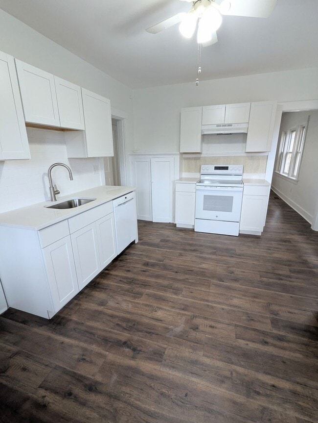 Building Photo - Win4027