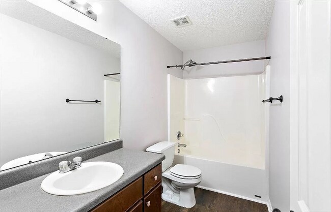 Building Photo - 211 Hollington Dr NE