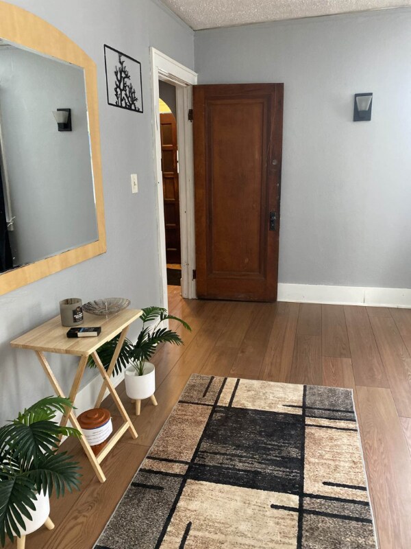 Foto del edificio - 325 Voorheis St