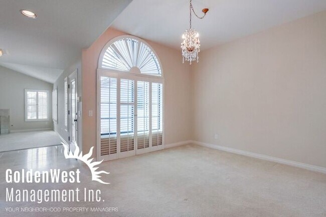 Building Photo - Captivating 3Bdm + Den 2.5Ba Home in the H...