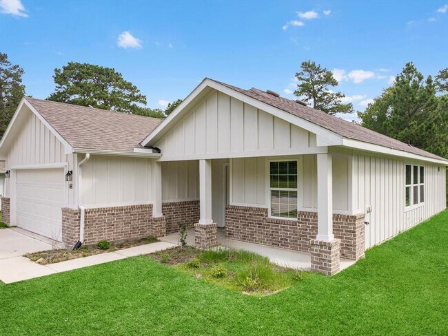 Building Photo - 46 Fairway Dr