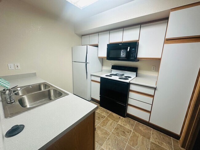 Foto del edificio - Affordable living at The Westside Apartments