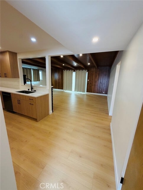 Foto del edificio - 10024 Norwich Ave