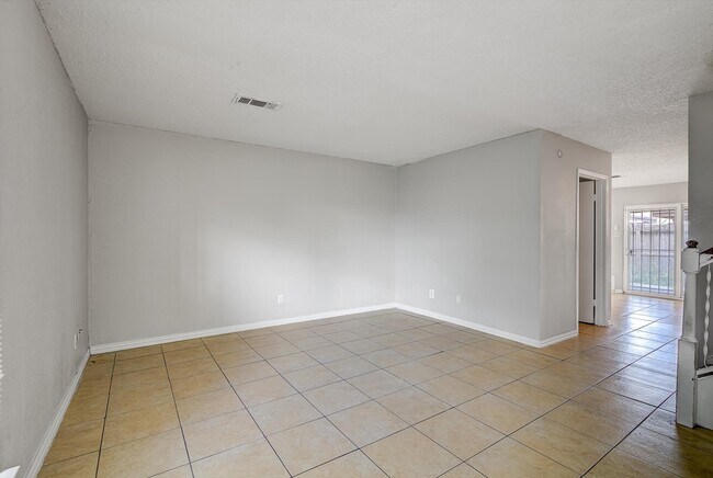 Foto del edificio - 5825 W Tidwell Rd