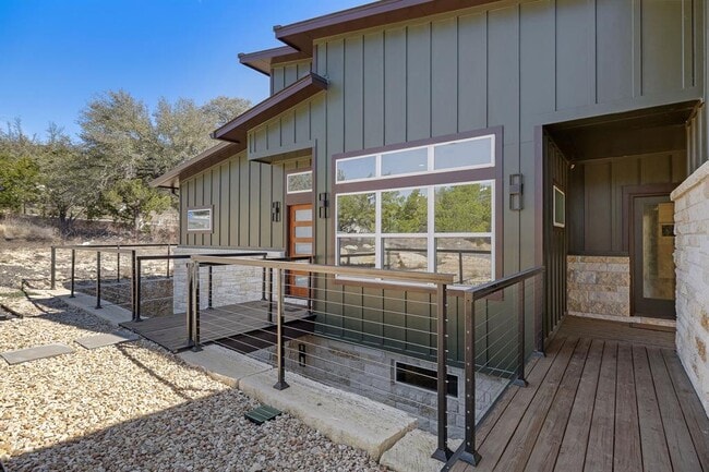 Building Photo - 3013 Clark Ave