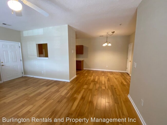 Building Photo - 2 br, 2 bath House - 3009 Winston Dr #88