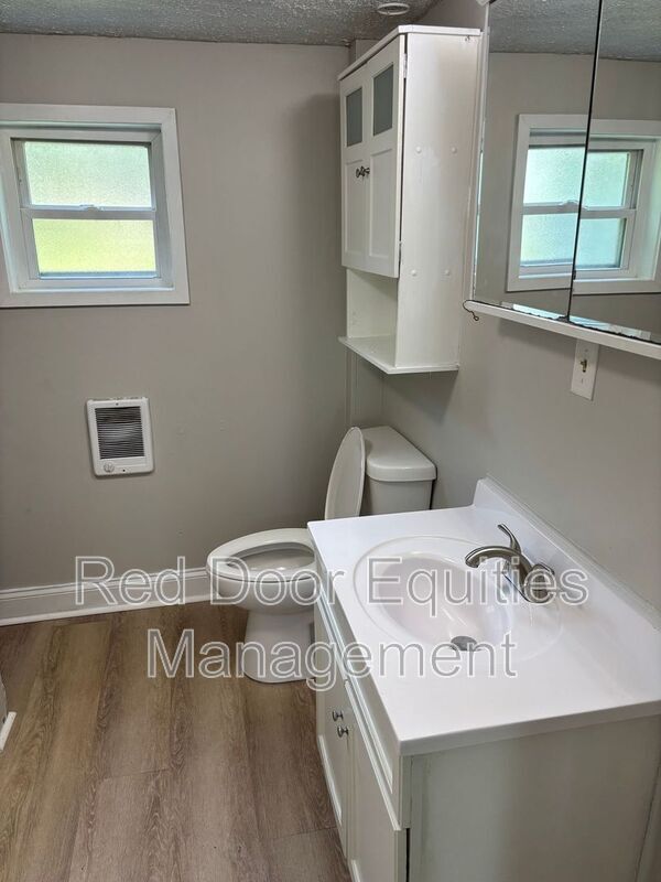 Foto del edificio - 718-720 West Hubert Avenue