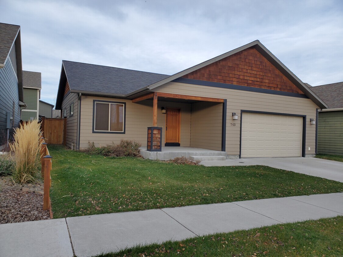 Front of House - 743 Yellowstone Ave