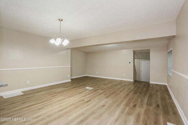 Foto del edificio - 5909 Caribbean Ct N