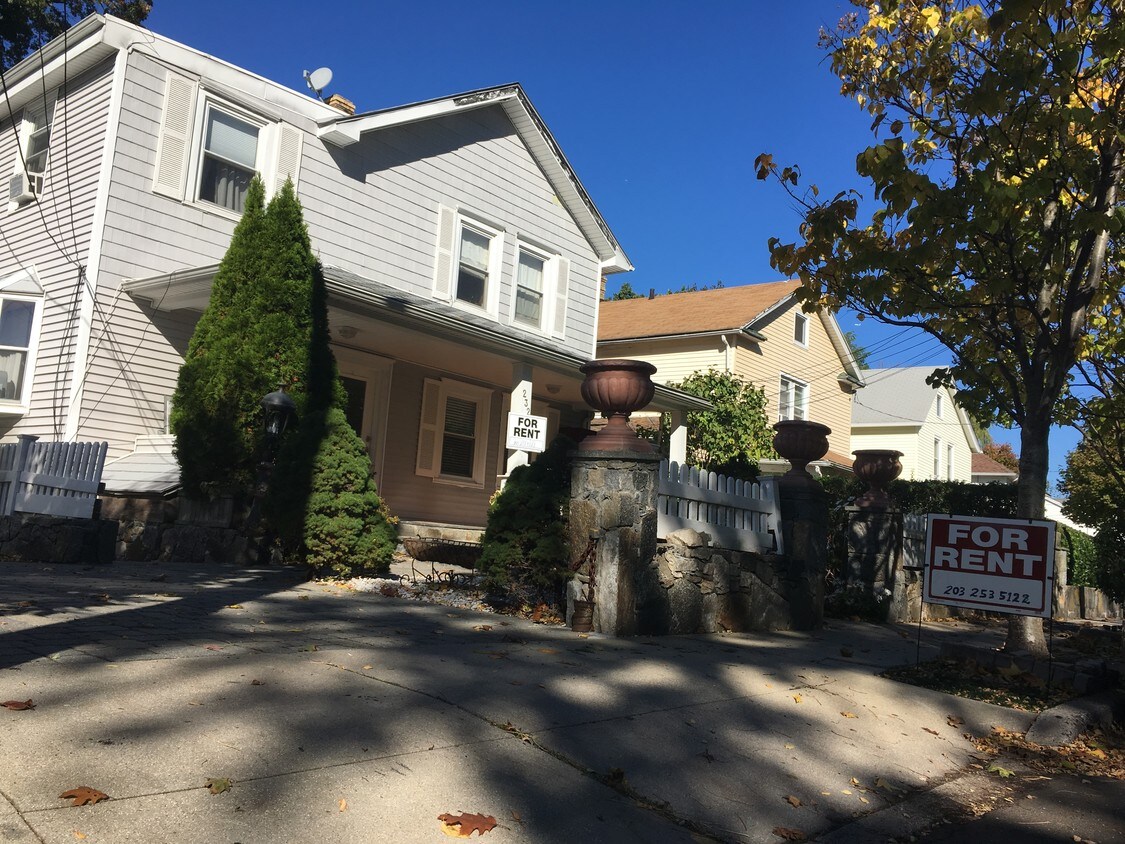 232 Davis Ave, Greenwich, CT 06830 Apartments in Greenwich, CT