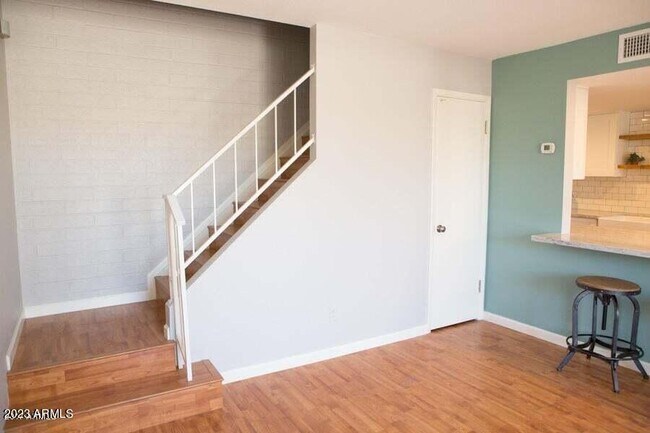 Foto del edificio - 6107 N 79th St