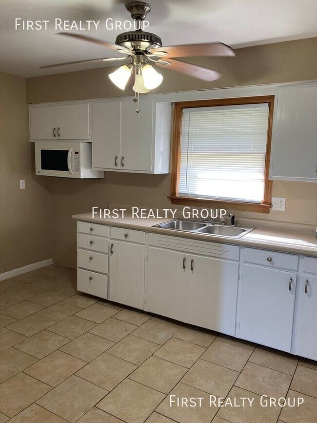 Foto del edificio - 3 Bedroom, 1 Bath Ranch Style home for ren...