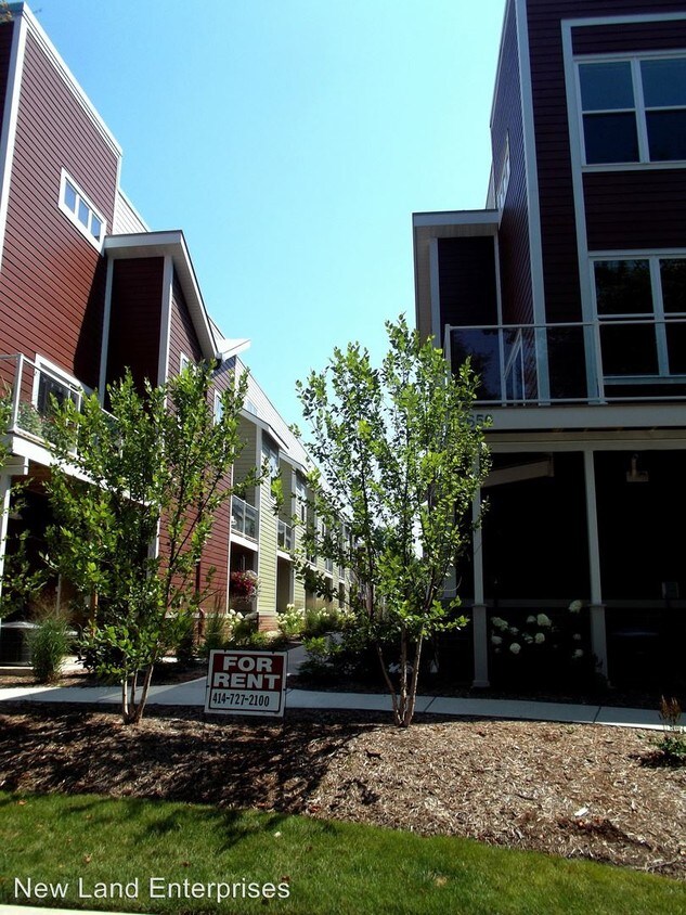 Primary Photo - 2650 N Humboldt Blvd