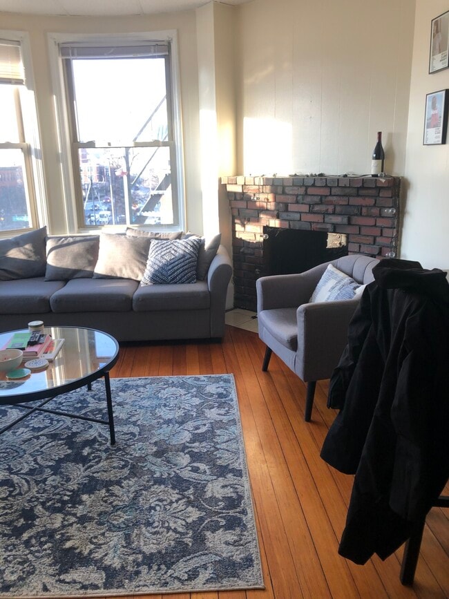 Foto del edificio - 879 Beacon St