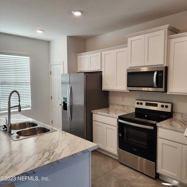 Building Photo - 8409 Zenith Cir