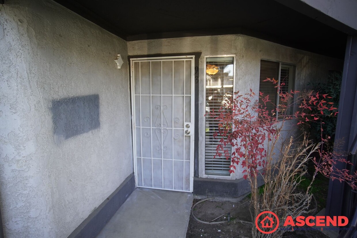 Primary Photo - Lovely Townhome in Southwest Bakersfield!